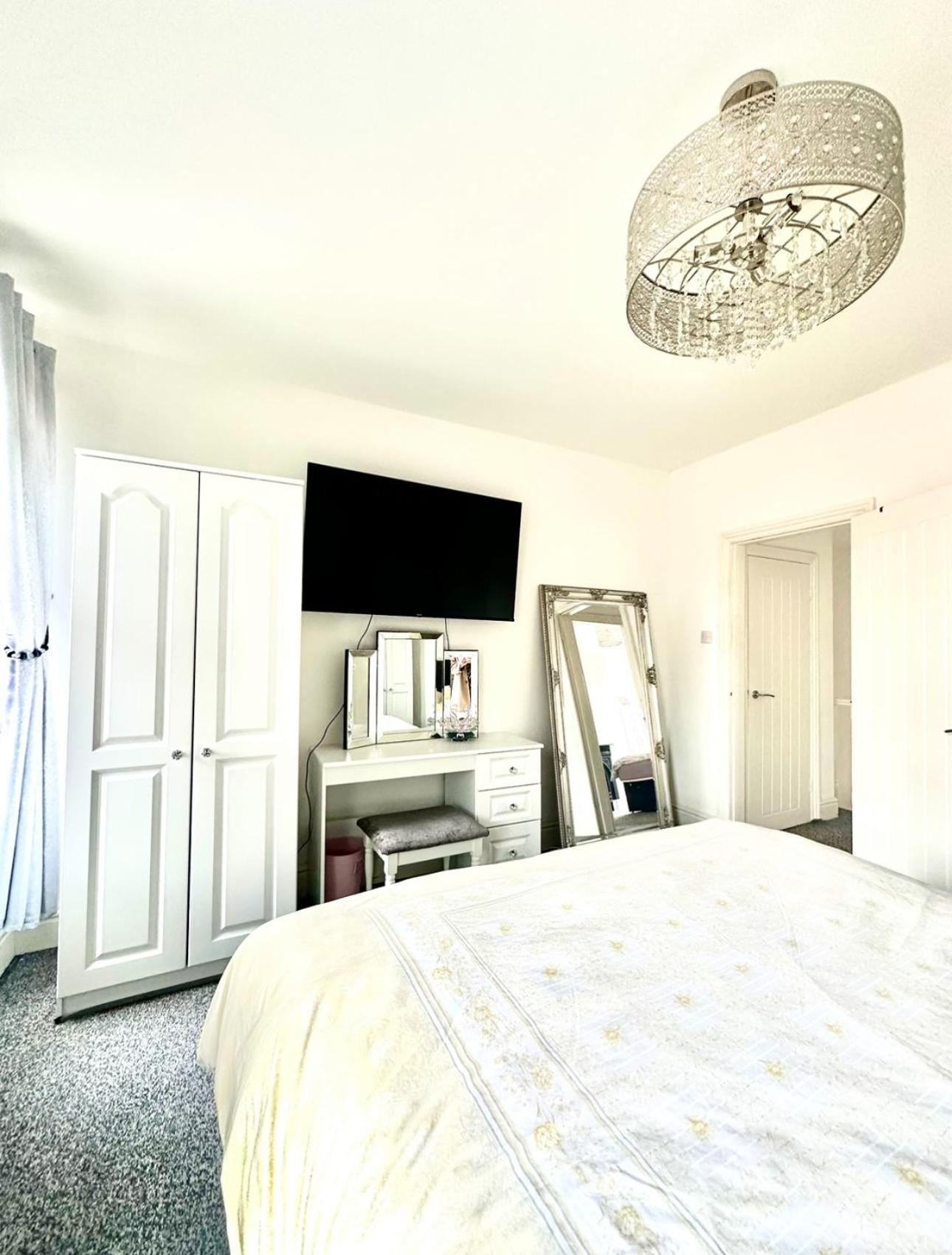 Arthur Street, Stylish 3 Bedroom House كينغستون أبون هول المظهر الخارجي الصورة